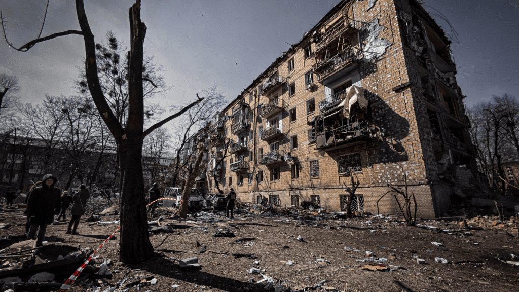 Residential building destroyed. Kyiv, 2022. By Алесь Усцінаў