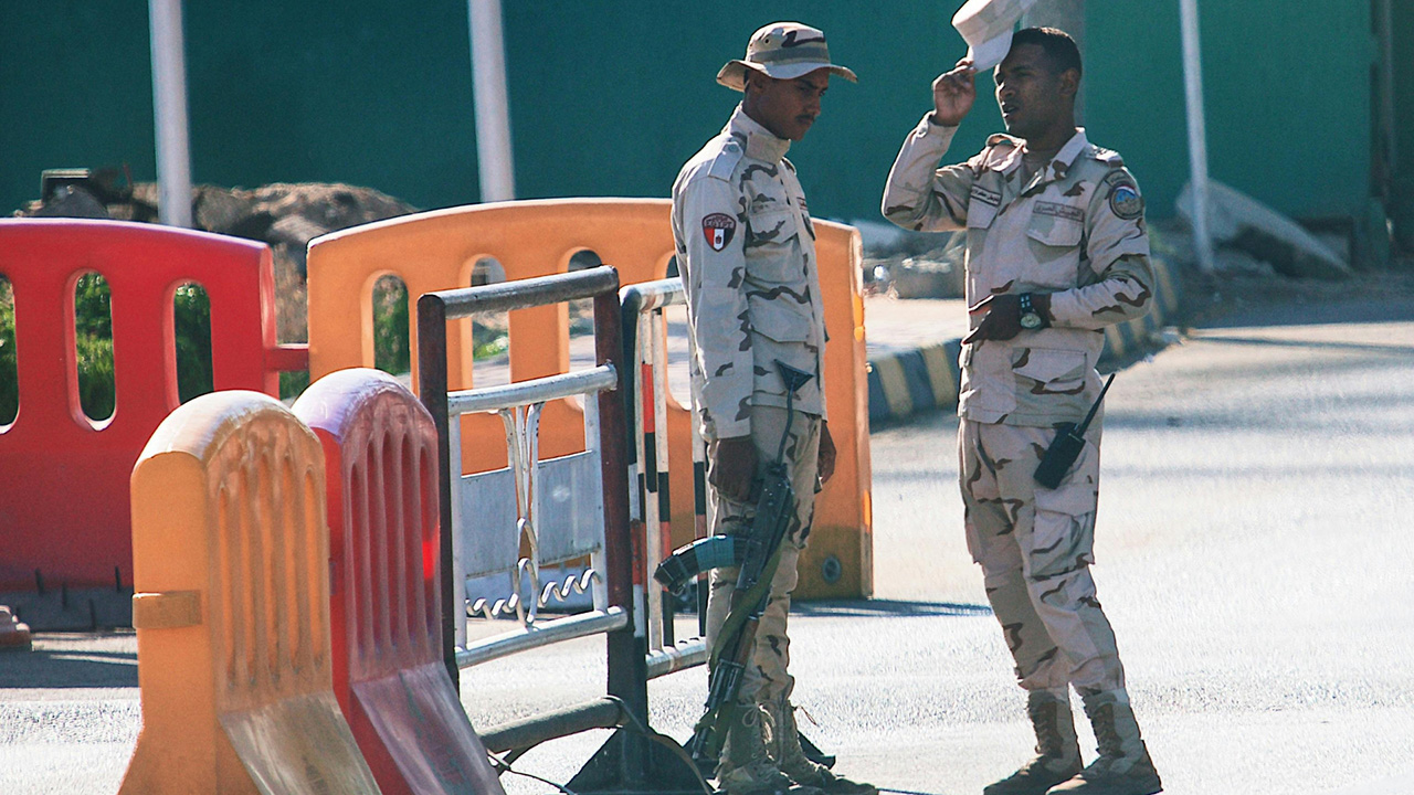 Egyptian soldiers at a makeshift checkpoint